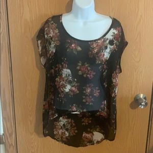 Hot Topic High low Skull & Rose Top